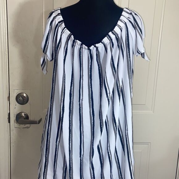 H&M Women Blouse Size M L Apparently Belt Not Included - Picture 6 of 10